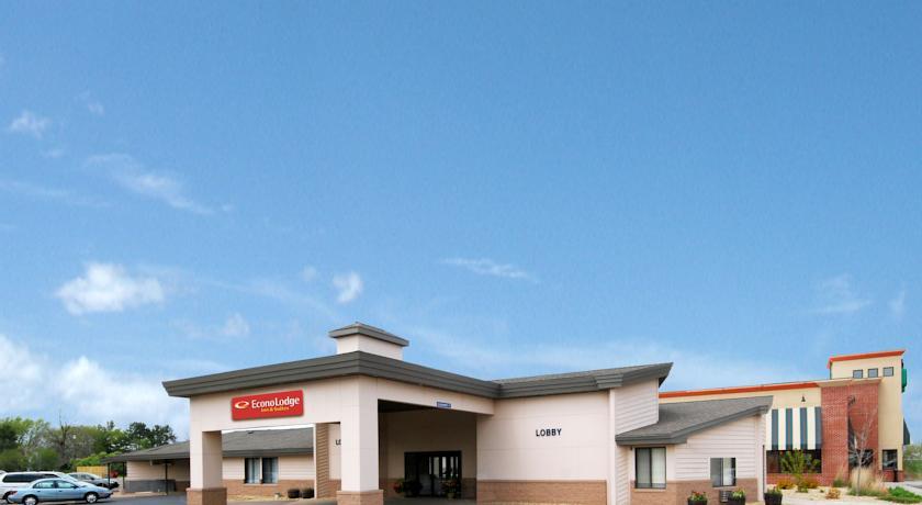Отель Econo Lodge Inn & Suites Menomonie