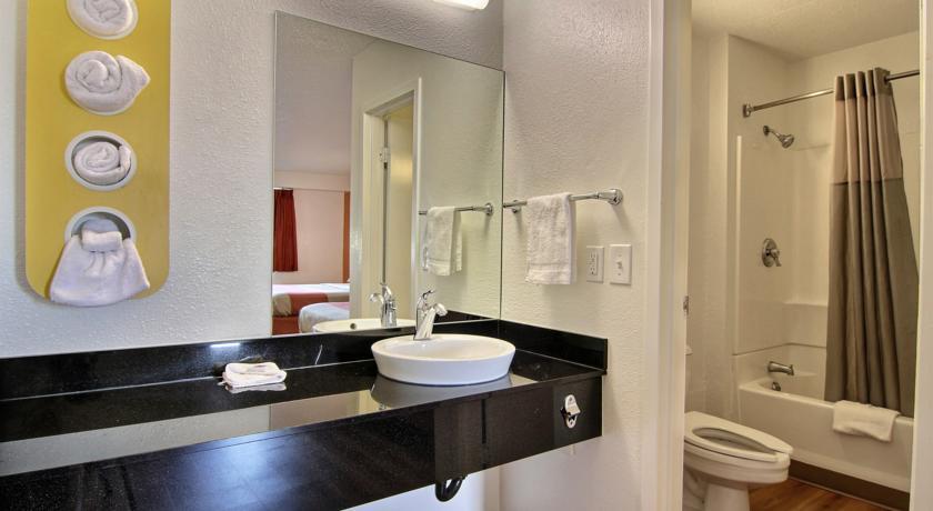 Отель Motel 6 Cleveland - Middleburg Heights