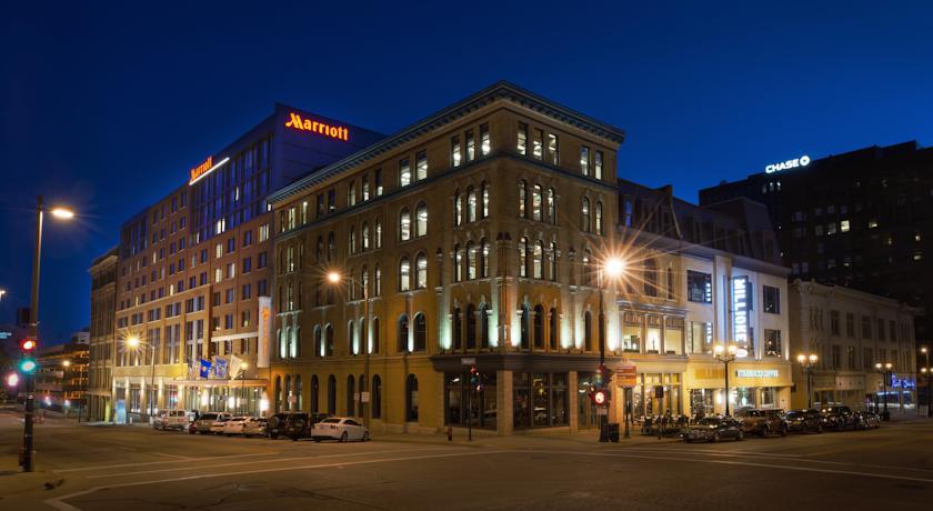 Отель Milwaukee Marriott Downtown