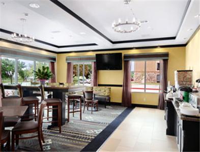 Отель Days Inn & Suites Mineral Wells