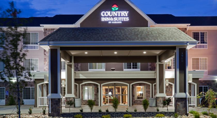 Отель Country Inn and Suites Minot