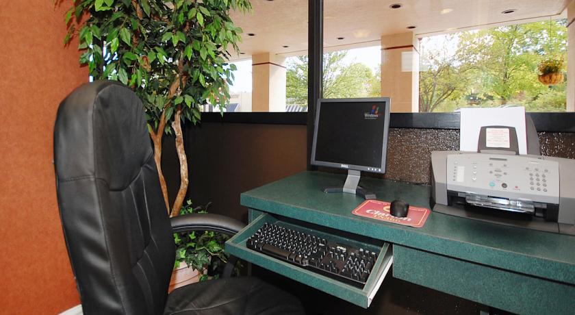 Отель Clarion Inn Knoxville