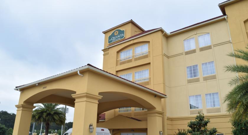 Отель La Quinta Inn & Suites Houston Bush East