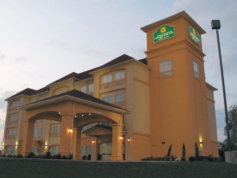 Отель La Quinta Inn & Suites Dallas Hutchins