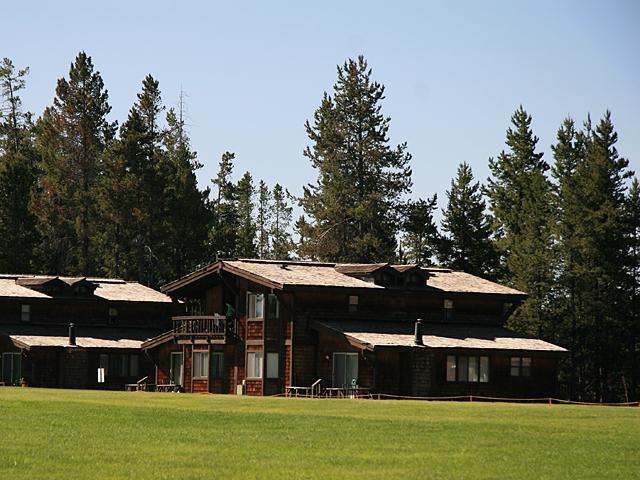 Отель Island Park Village Resort