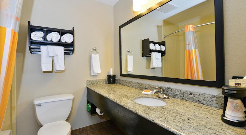 Отель La Quinta Inn & Suites Greenwood
