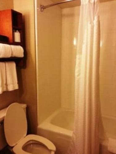 Отель Holiday Inn Express Hotels- Hampton