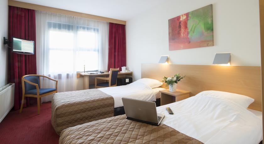 Отель Bastion Hotel Heerlen