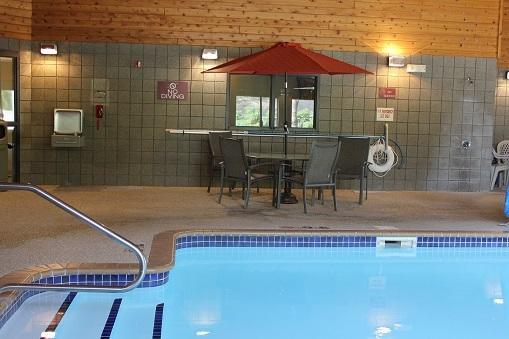 Отель Val U Stay Inn & Suites
