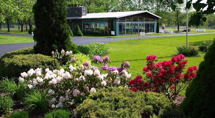 Отель Lukans Farm Resort