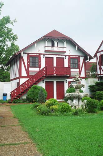 Отель Alpine Village Inn