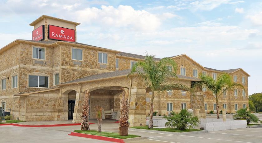 Отель Ramada Hewitt