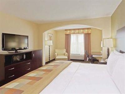 Отель La Quinta Inn & Suites Hickory