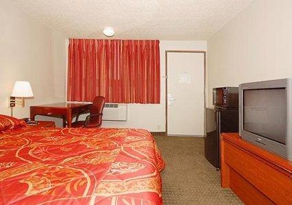 Отель Econo Lodge Inn & Suites