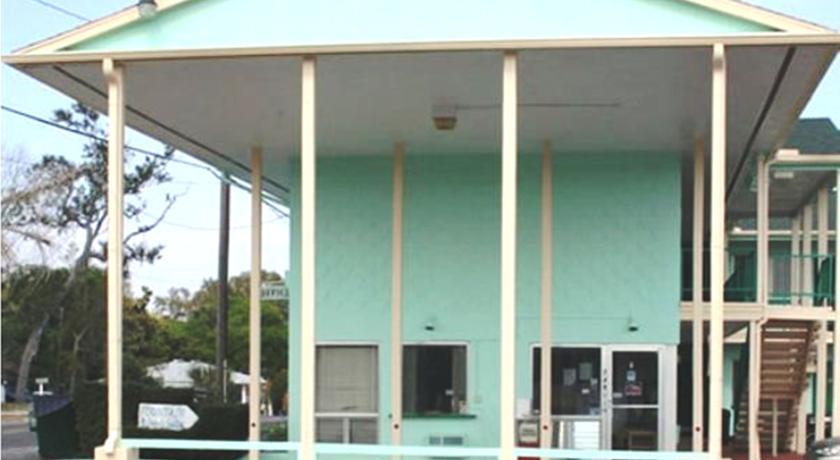 Отель Fountain Inn & Suites
