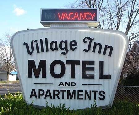 Отель Village Inn Motel Holt