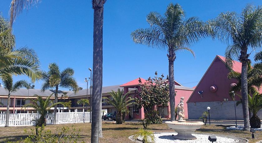 Отель Inn and Suites Motel Englewood