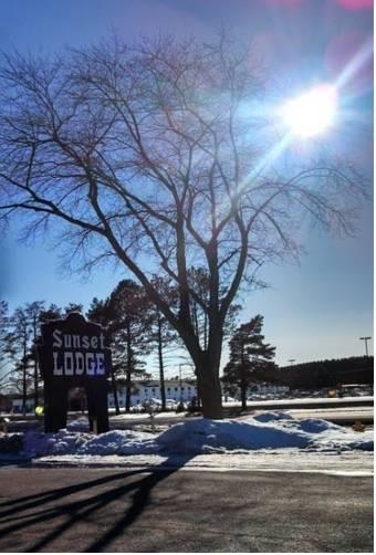 Отель Sunset Lodge Escanaba