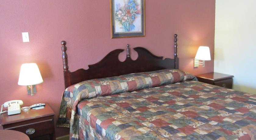 Отель First Western Inn - Fairmont City