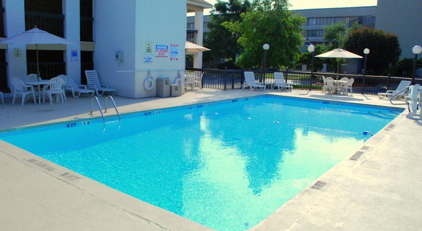 Отель Rodeway Inn Fayetteville
