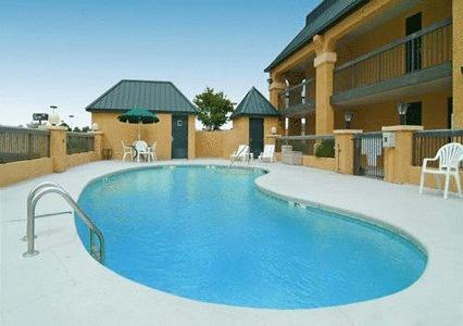 Отель Quality Inn & Suites Civic Center
