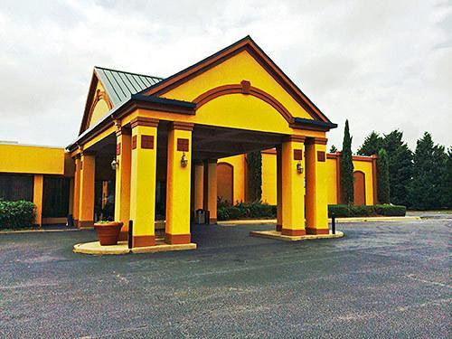 Отель Ramada Conference Center Forsyth