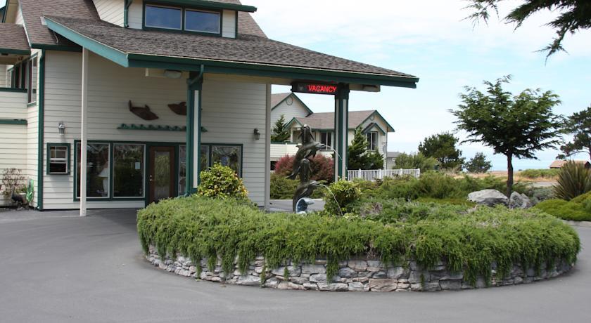 Отель Emerald Dolphin Inn & Mini Golf