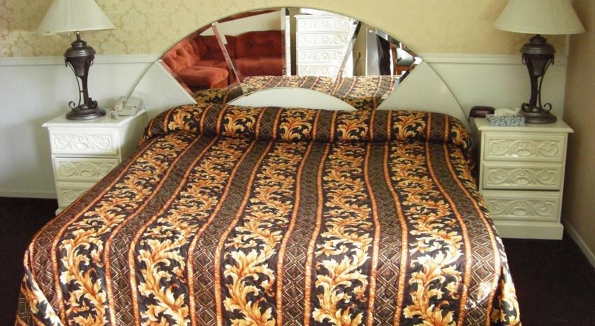 Отель Oceanside Inn & Suites