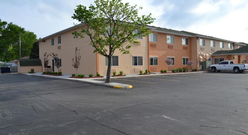 Отель Countryside Inn & Suites