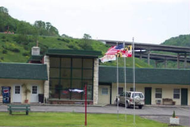 Отель Clarysville Motel