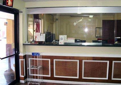 Отель Econo Lodge Decatur