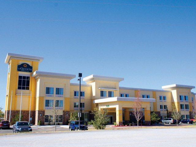Отель La Quinta Inn & Suites Elk City