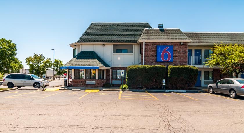 Отель Motel 6 Chicago - Elk Grove