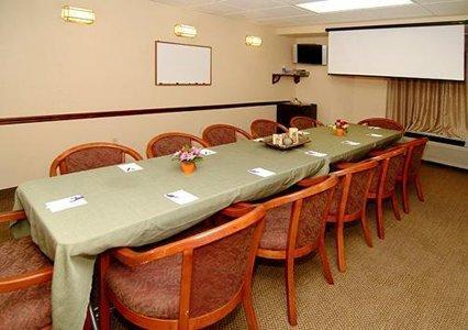 Отель Sleep Inn & Suites Riverfront