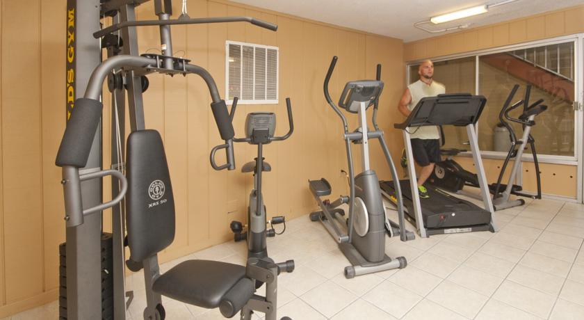 Отель Roomba Inn & Suites - Kissimmee