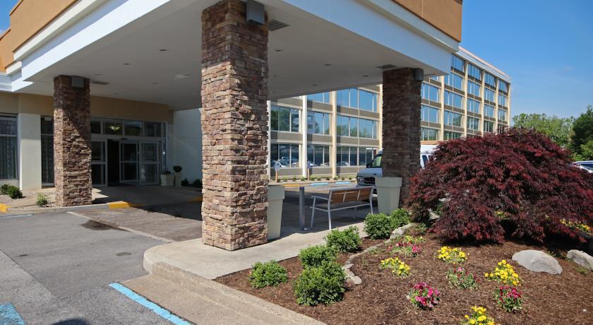 Отель Holiday Inn Express Charleston-Civic Center