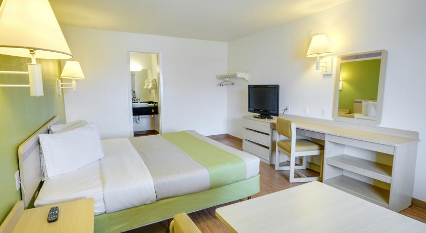 Отель Motel 6 Houston East - Baytown