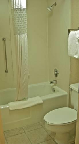 Отель Bend Inn and Suites