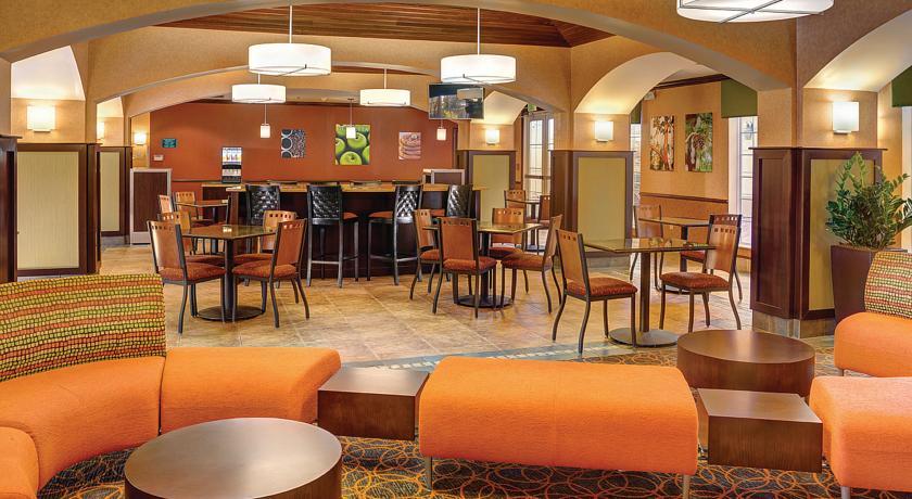 Отель La Quinta Inn & Suites Bentonville