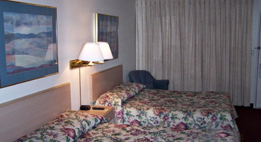Отель Three Rivers Inn