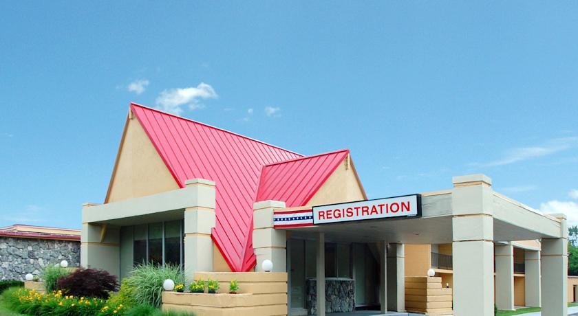 Отель Econo Lodge Inn & Suites Binghamton
