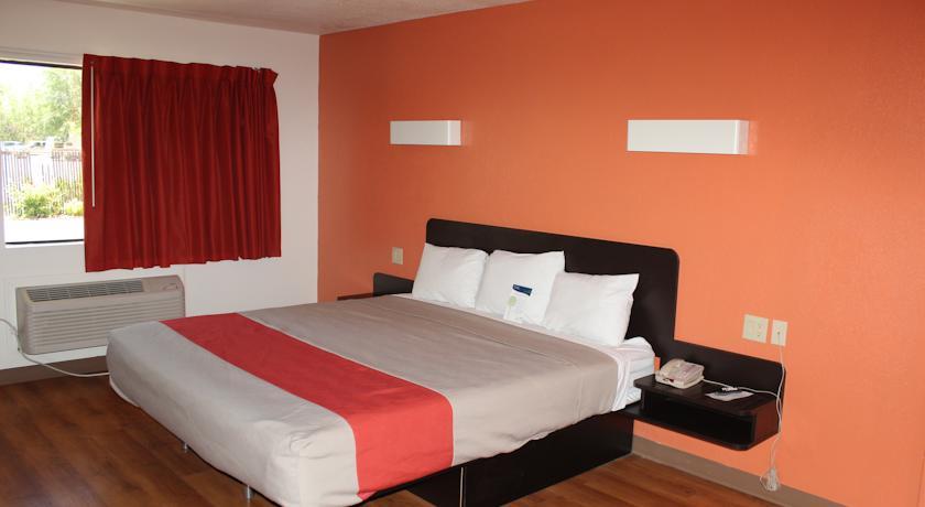 Отель Motel 6 Bishop