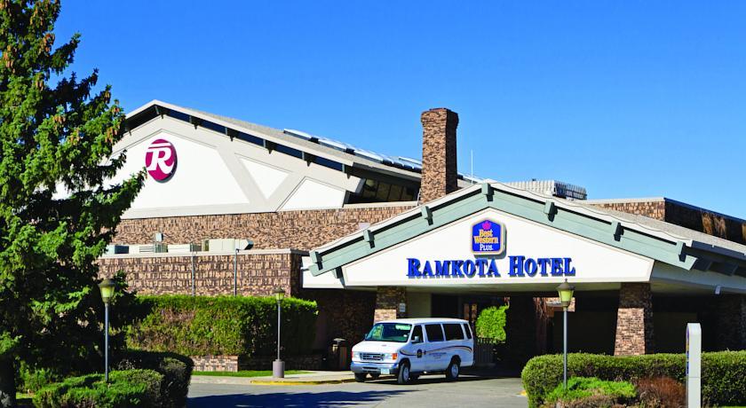 Отель Best Western Plus Ramkota Hotel