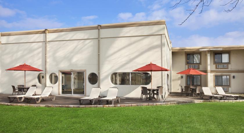 Отель Days Inn Bloomington West