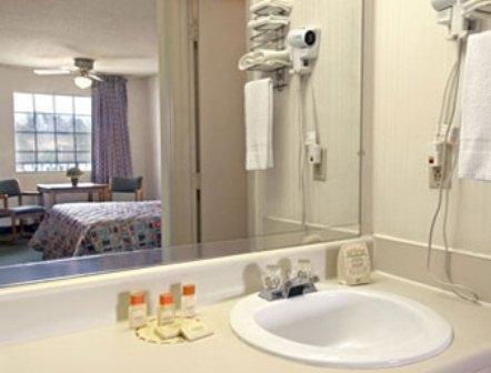 Отель Days Inn - Blue Ridge