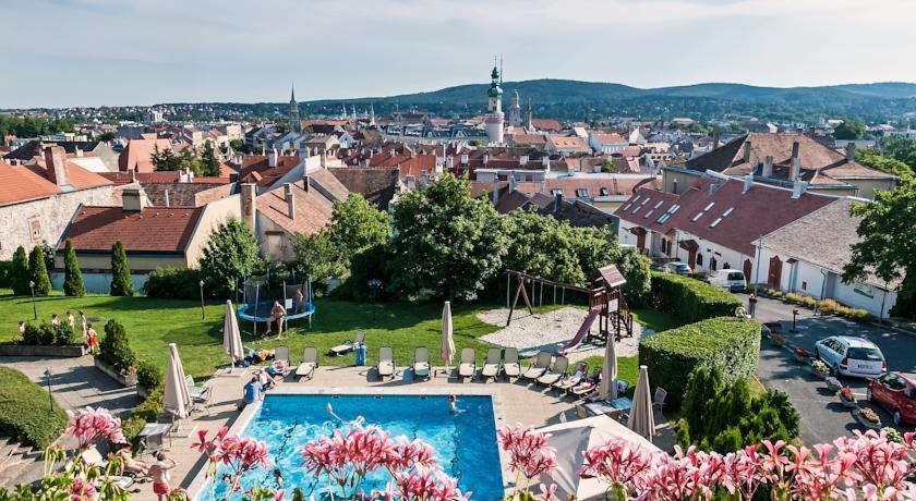 Отель Hotel Sopron