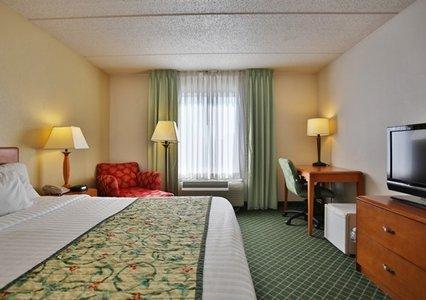 Отель Clarion Inn Bowling Green