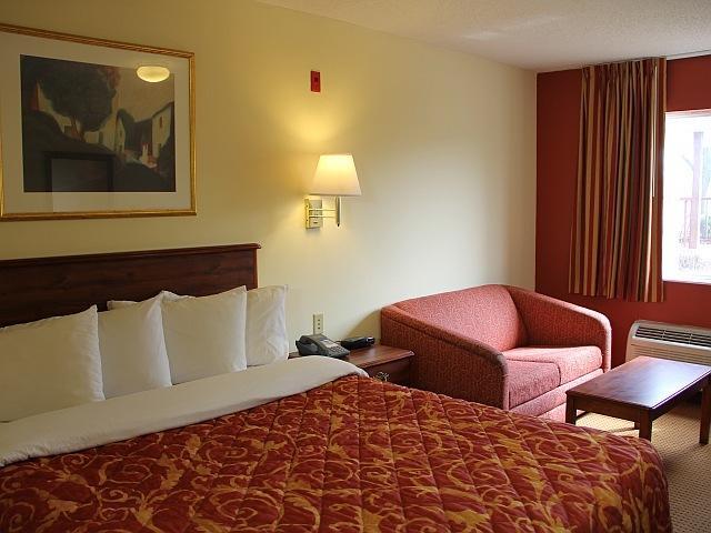 Отель Home Towne Studios Bowling Green
