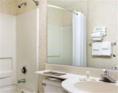 Отель Microtel Inn Bowling Green