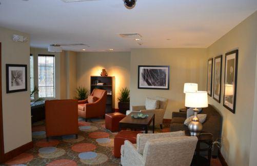 Отель Staybridge Suites Bowling Green